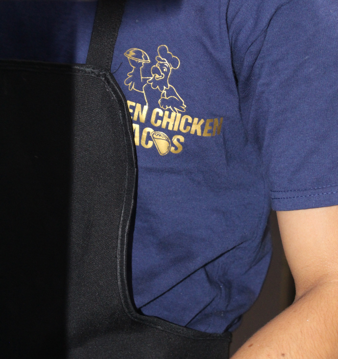 cocinero de Golden Chicken Tacos